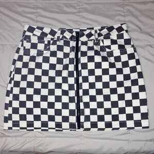Chic Checkered Mini Skirt in Black and White